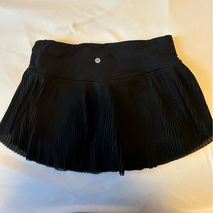 Lululemon black sheet pleated skort